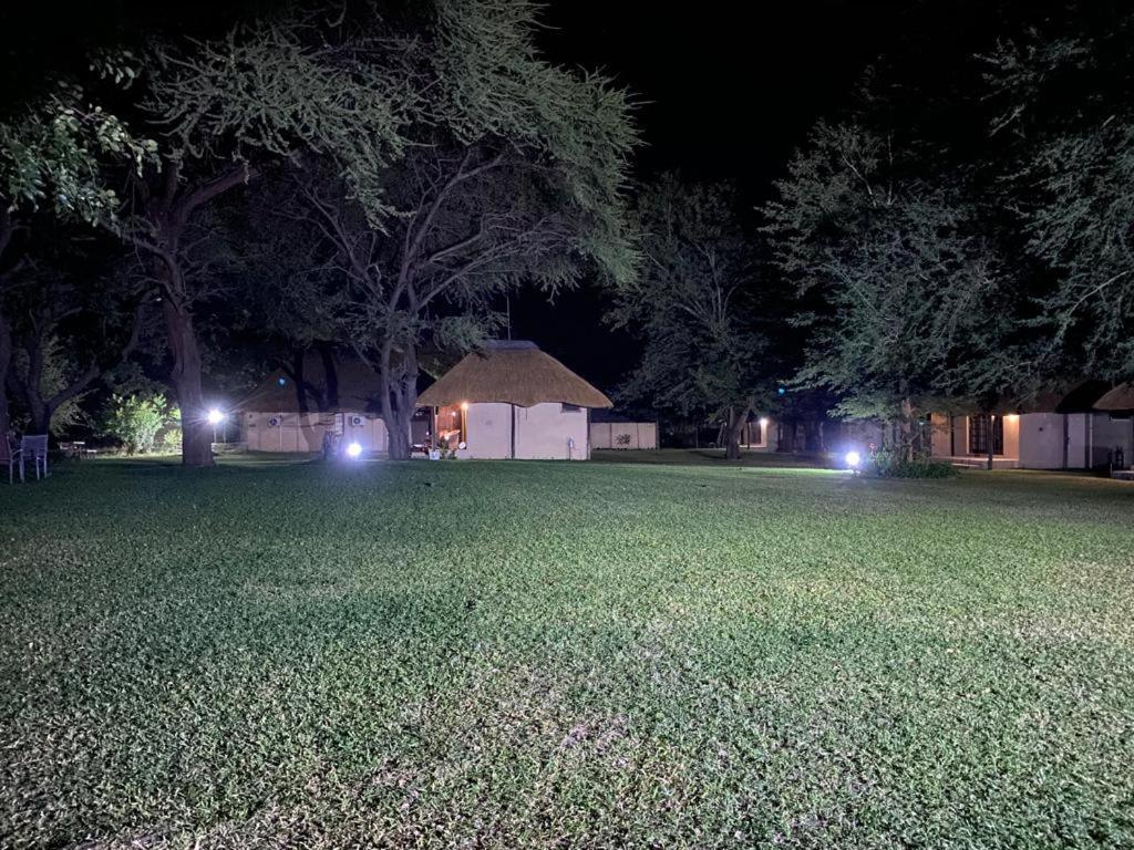 Big 5 Toro Lodge Kasane Exterior foto